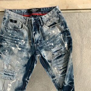 Distressed jeans in mint condition, size 32/30.